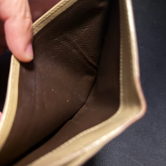 Gucci Beige Leather Bifold with Gold Buckle - Picture 10 of 11